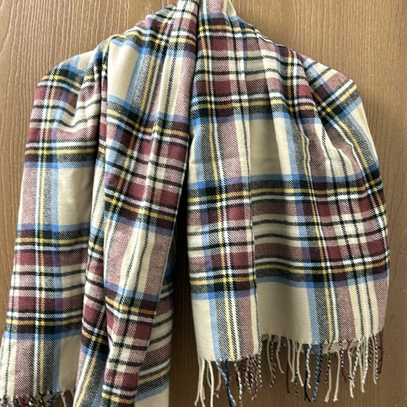 Oversized Scarf/Shawl - Picture 4 of 5